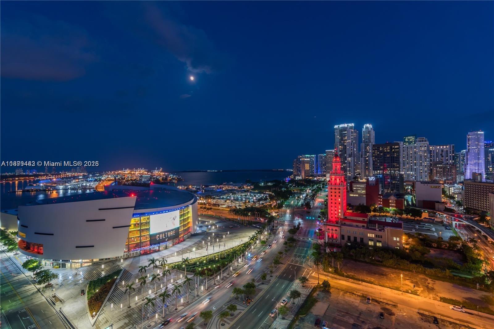 888 Biscayne Blvd # 2103
