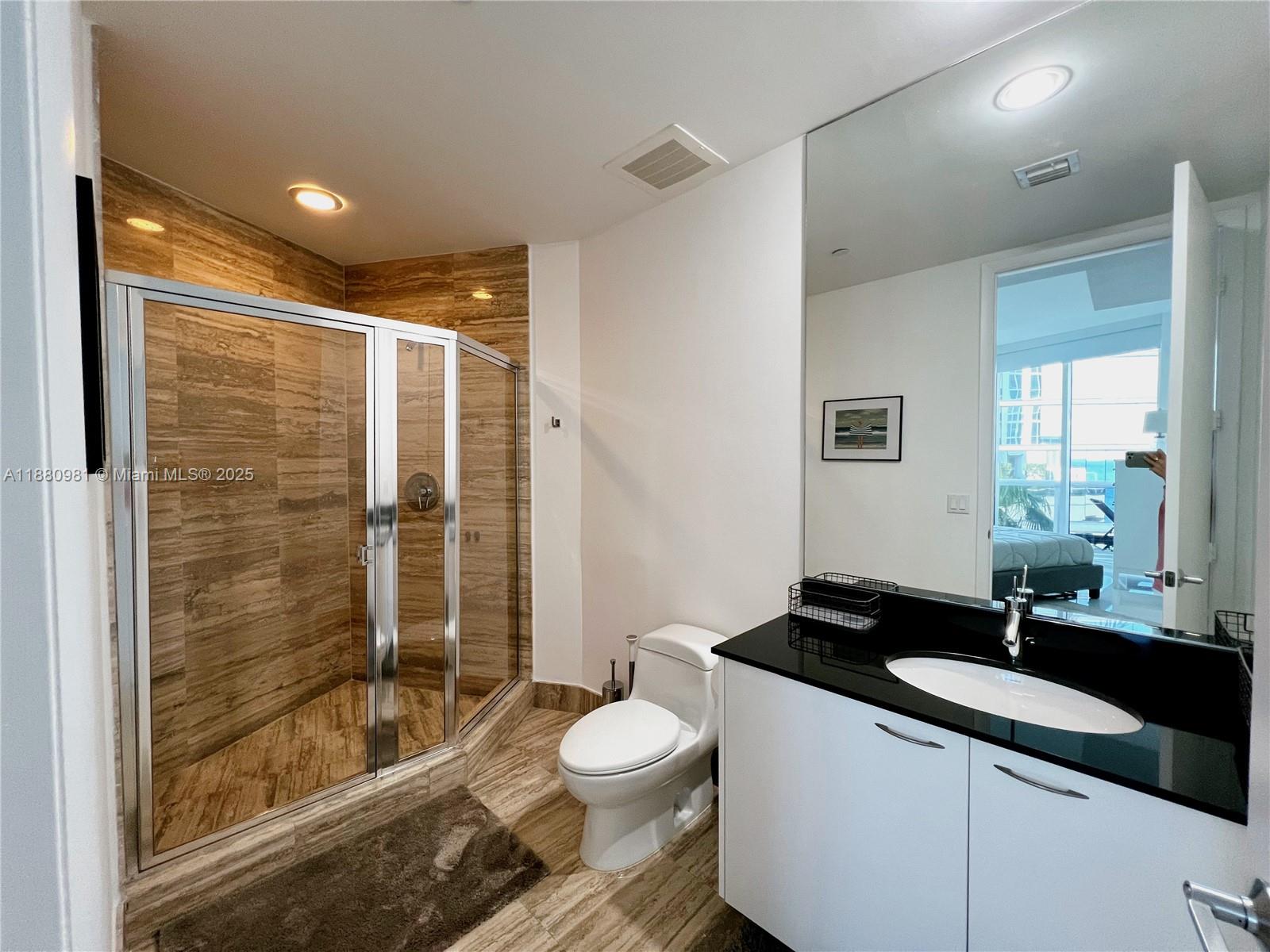 15811 Collins Ave # 507