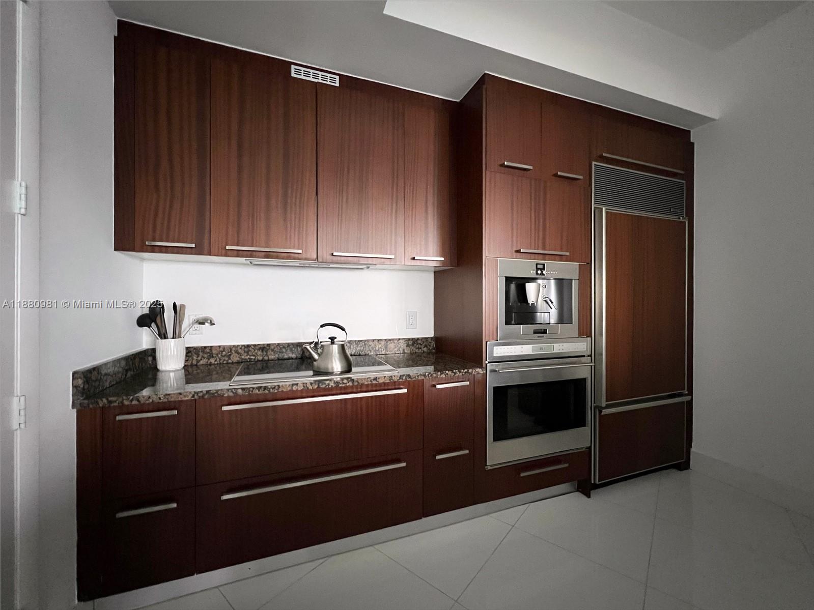 15811 Collins Ave # 507