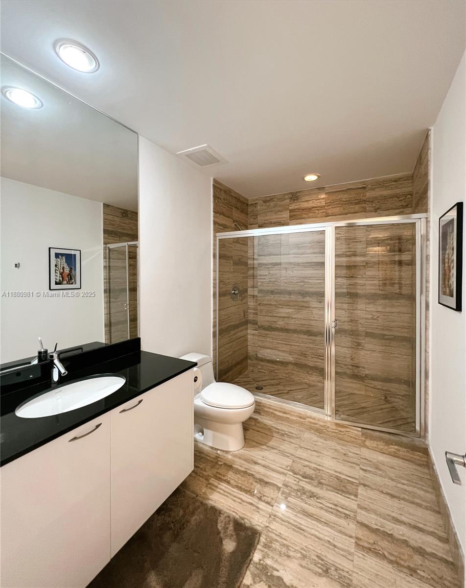 15811 Collins Ave # 507