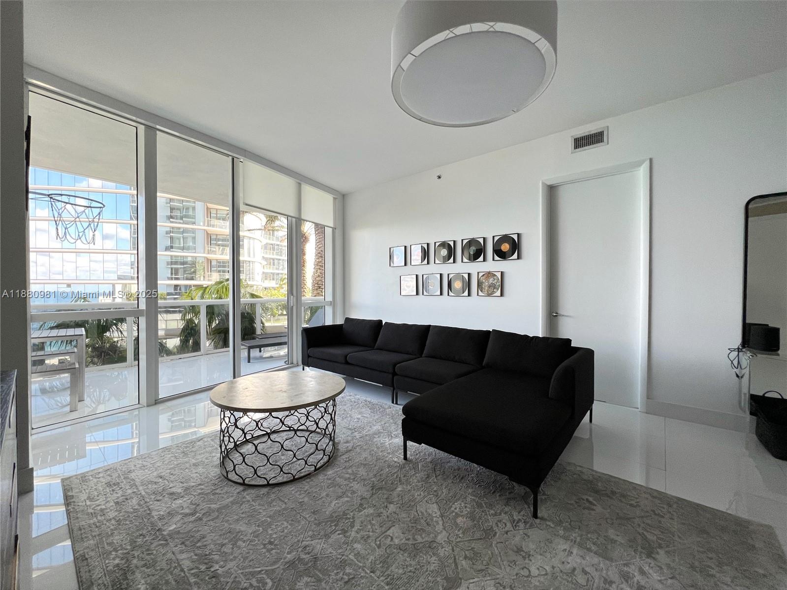 15811 Collins Ave # 507
