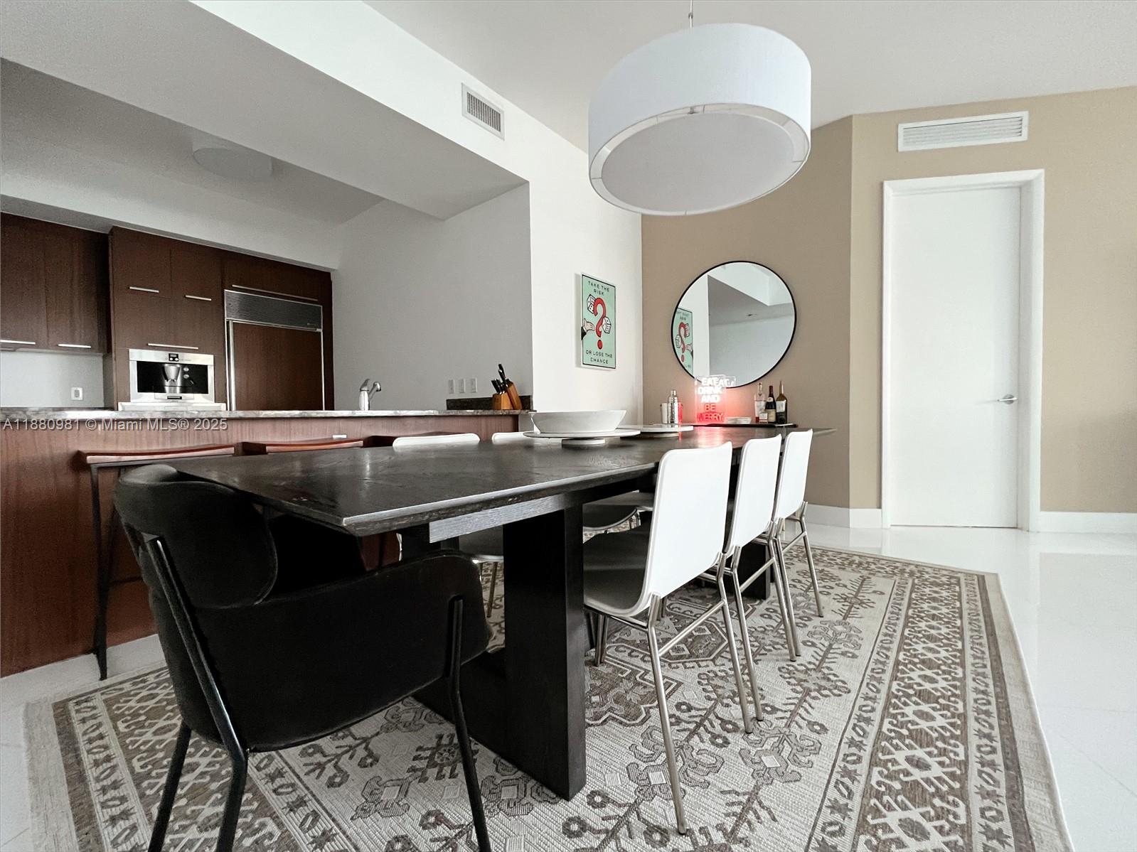15811 Collins Ave # 507