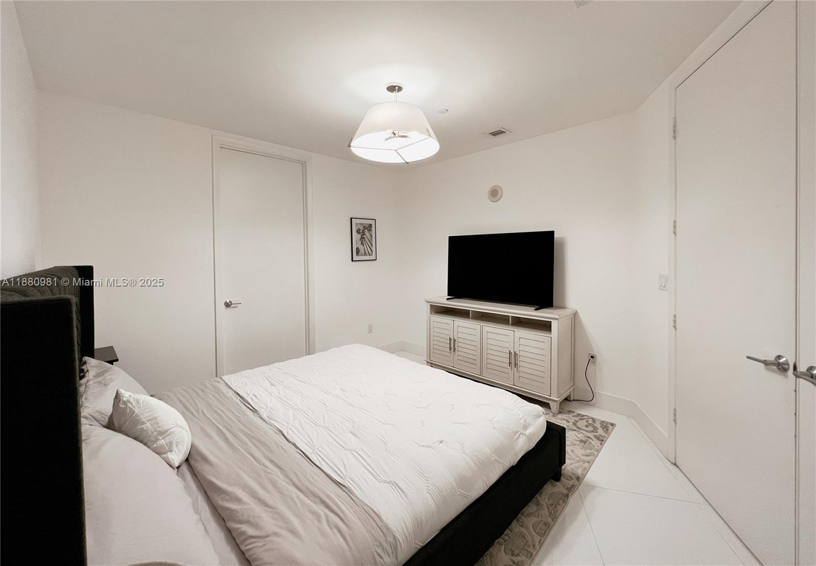 15811 Collins Ave # 507