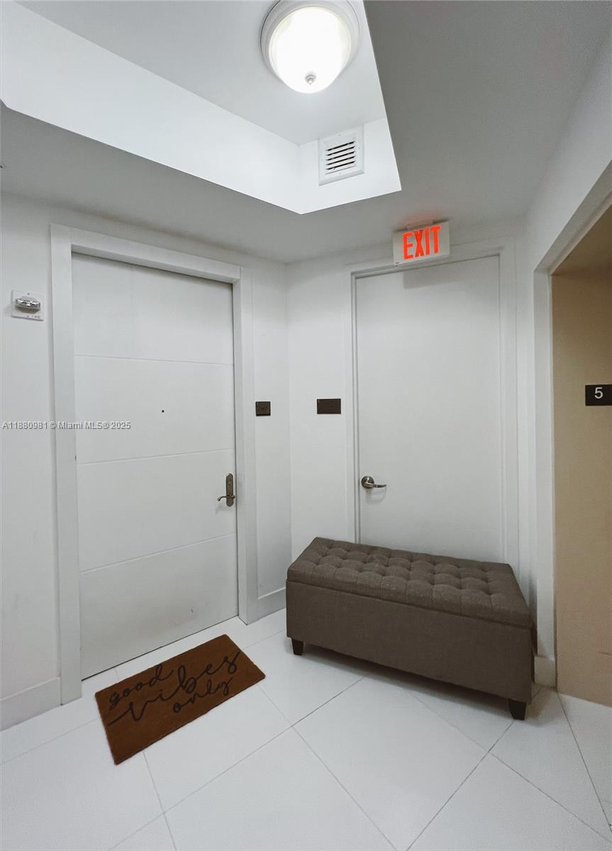 15811 Collins Ave # 507