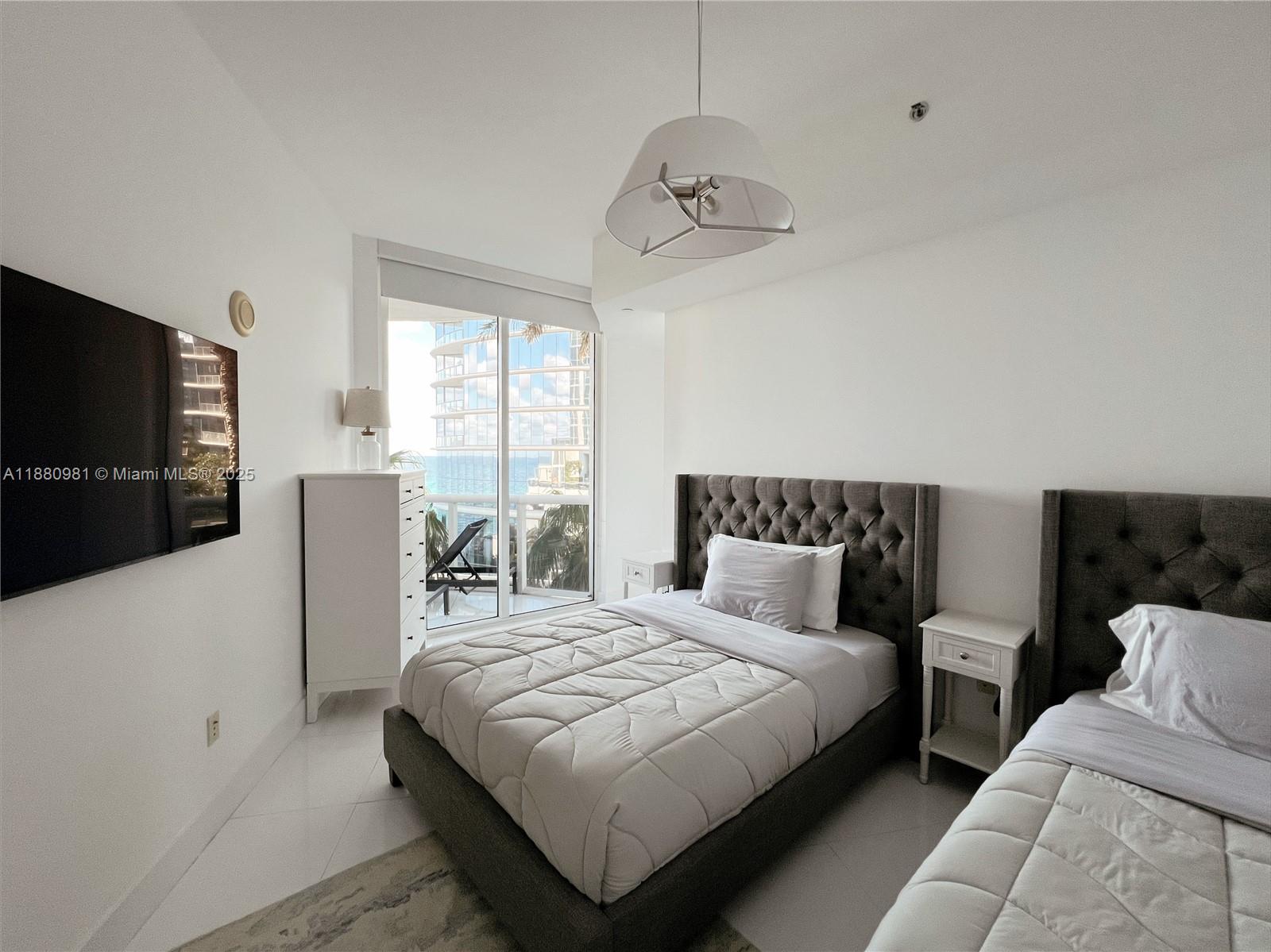 15811 Collins Ave # 507