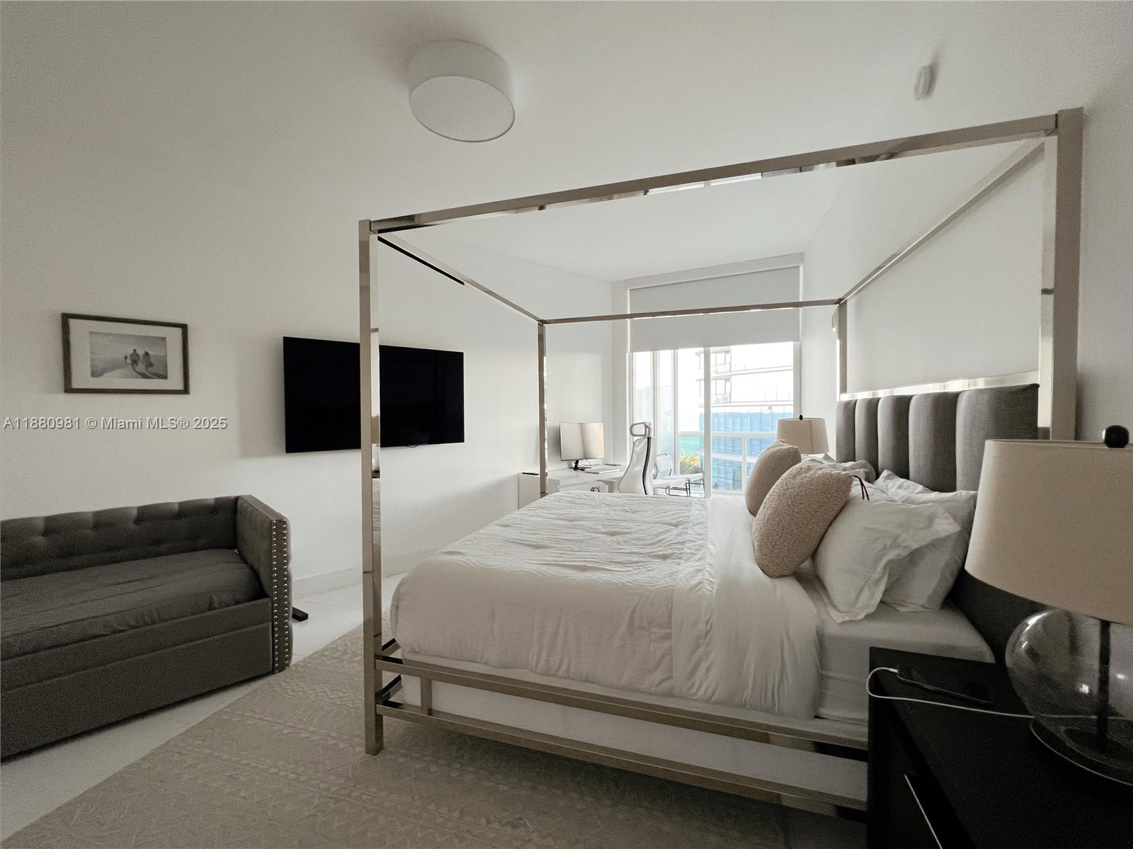 15811 Collins Ave # 507