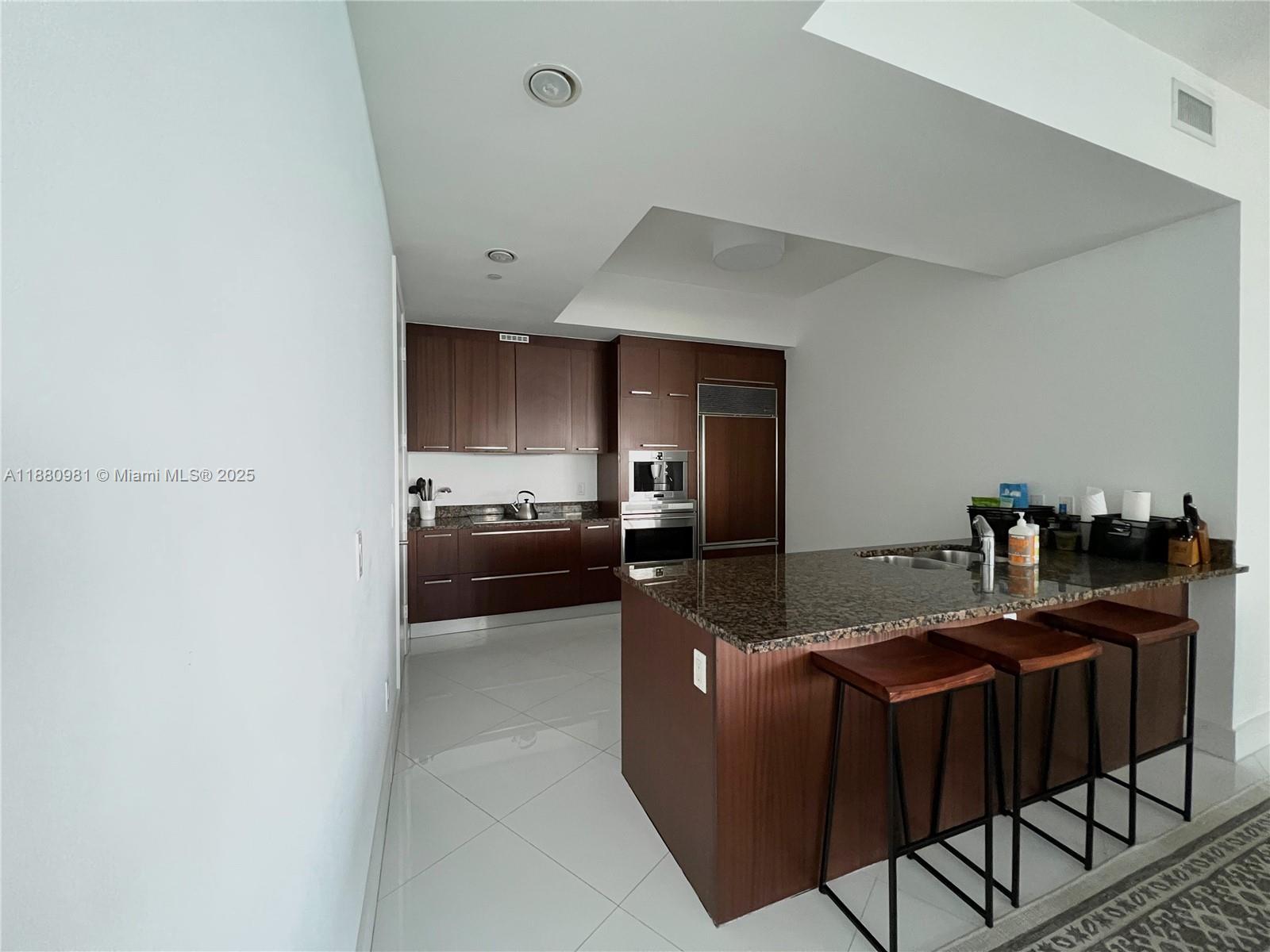 15811 Collins Ave # 507