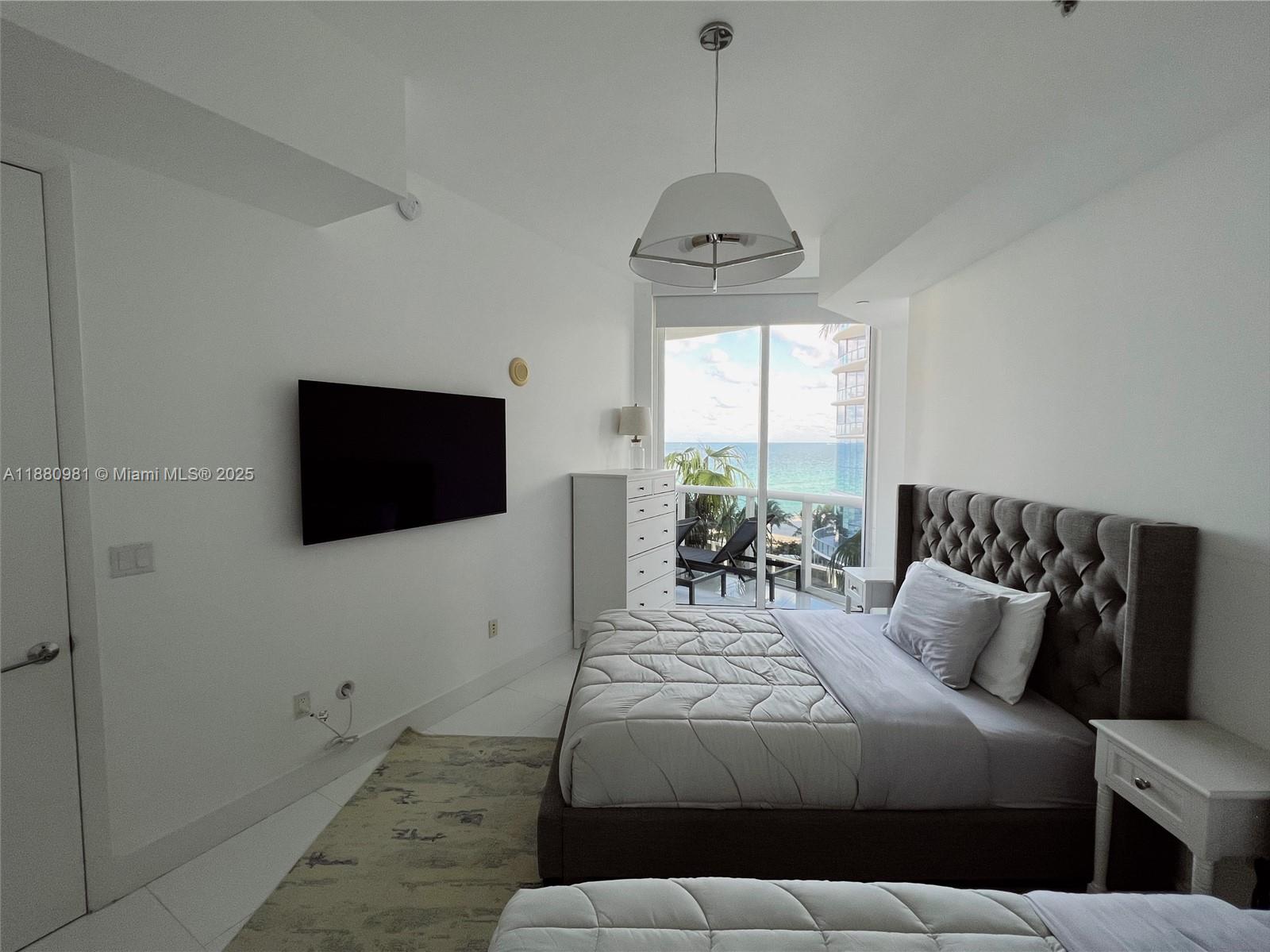 15811 Collins Ave # 507