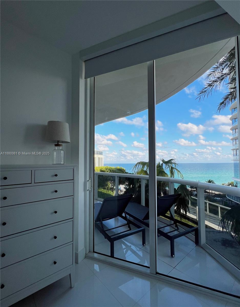 15811 Collins Ave # 507
