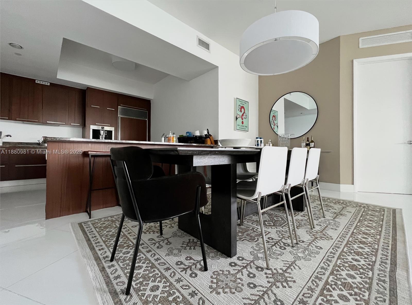 15811 Collins Ave # 507