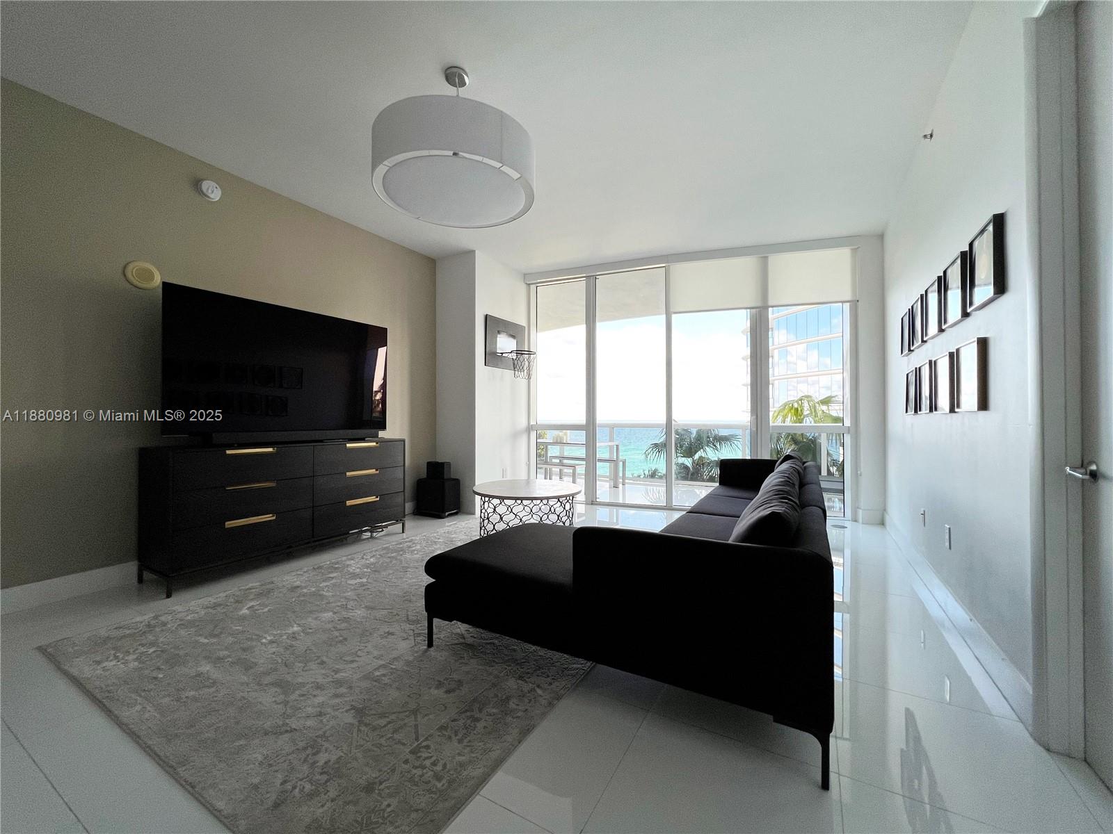15811 Collins Ave # 507