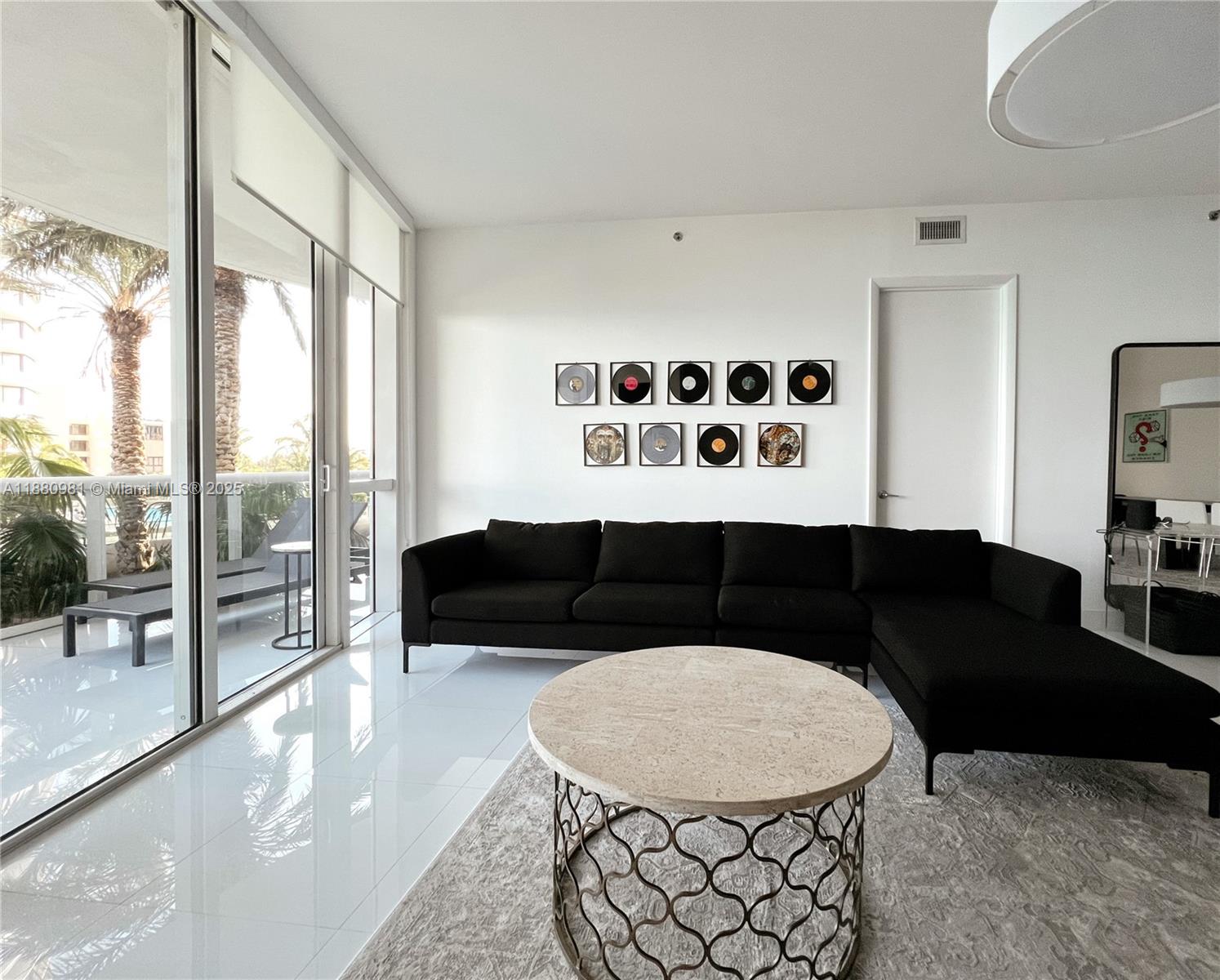 15811 Collins Ave # 507