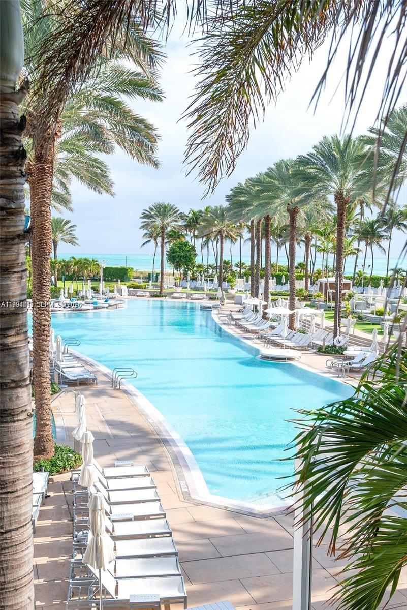 4401 Collins Ave # 902