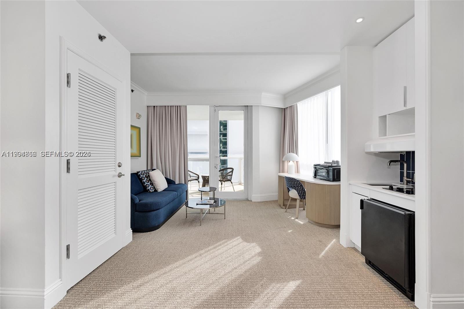 4401 Collins Ave # 902