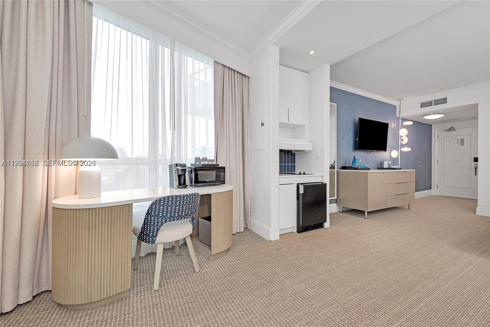 4401 Collins Ave # 902