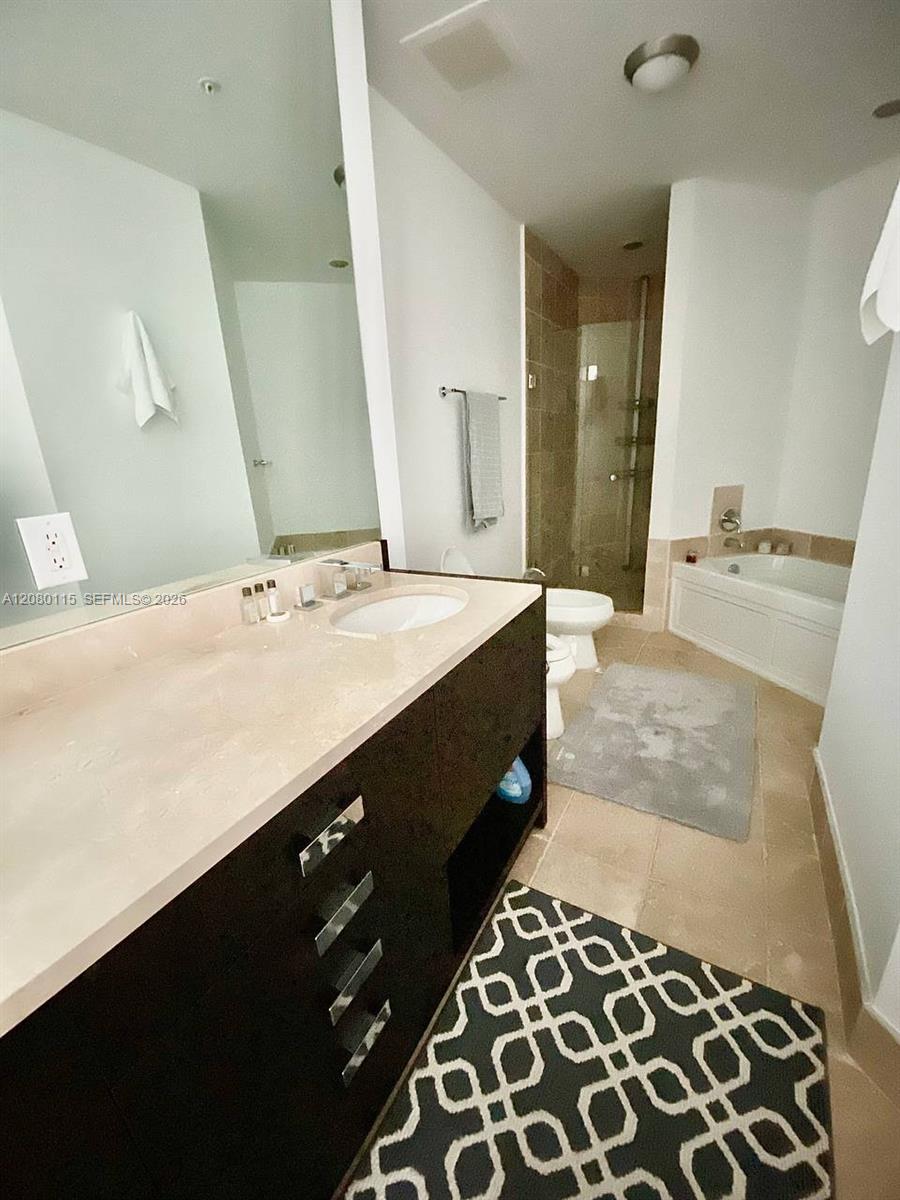 18201 Collins Ave # 3609A