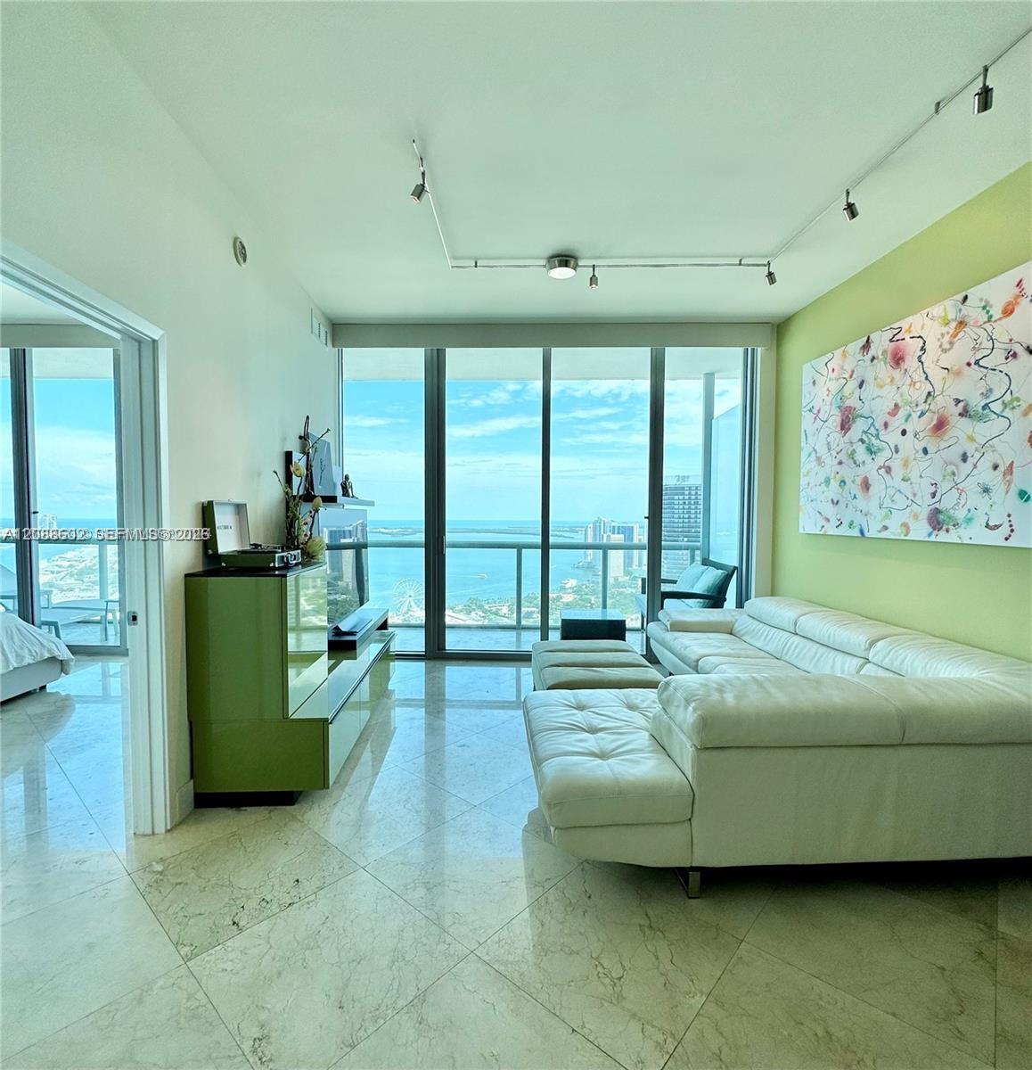 888 SE Biscayne Blvd # 4803