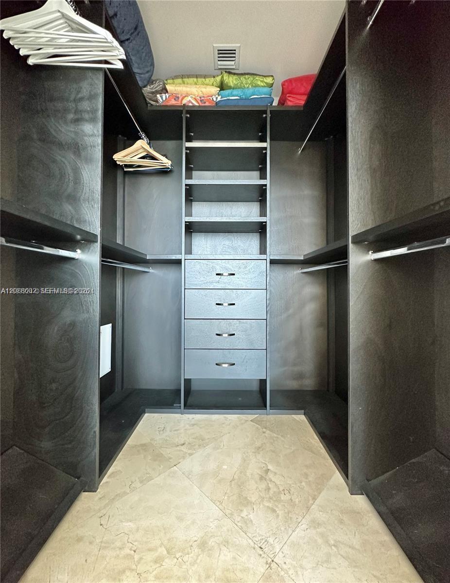 888 SE Biscayne Blvd # 4803