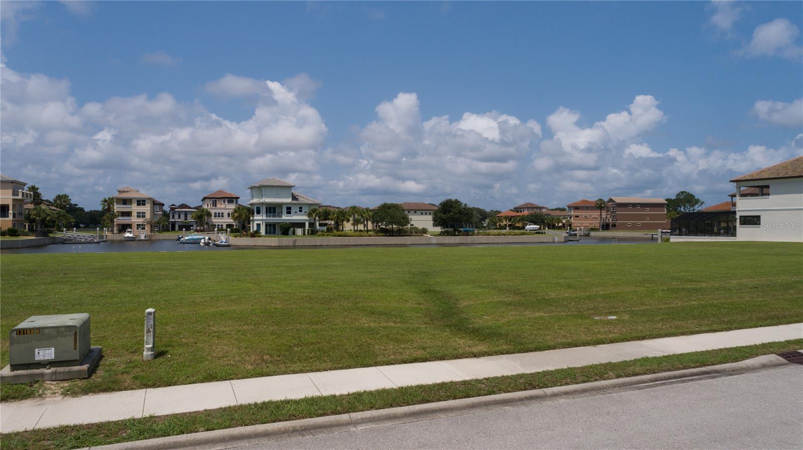 306 HARBOR VILLAGE PT N