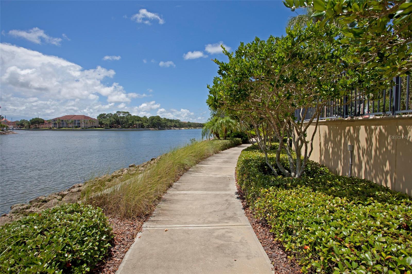 306 HARBOR VILLAGE PT N