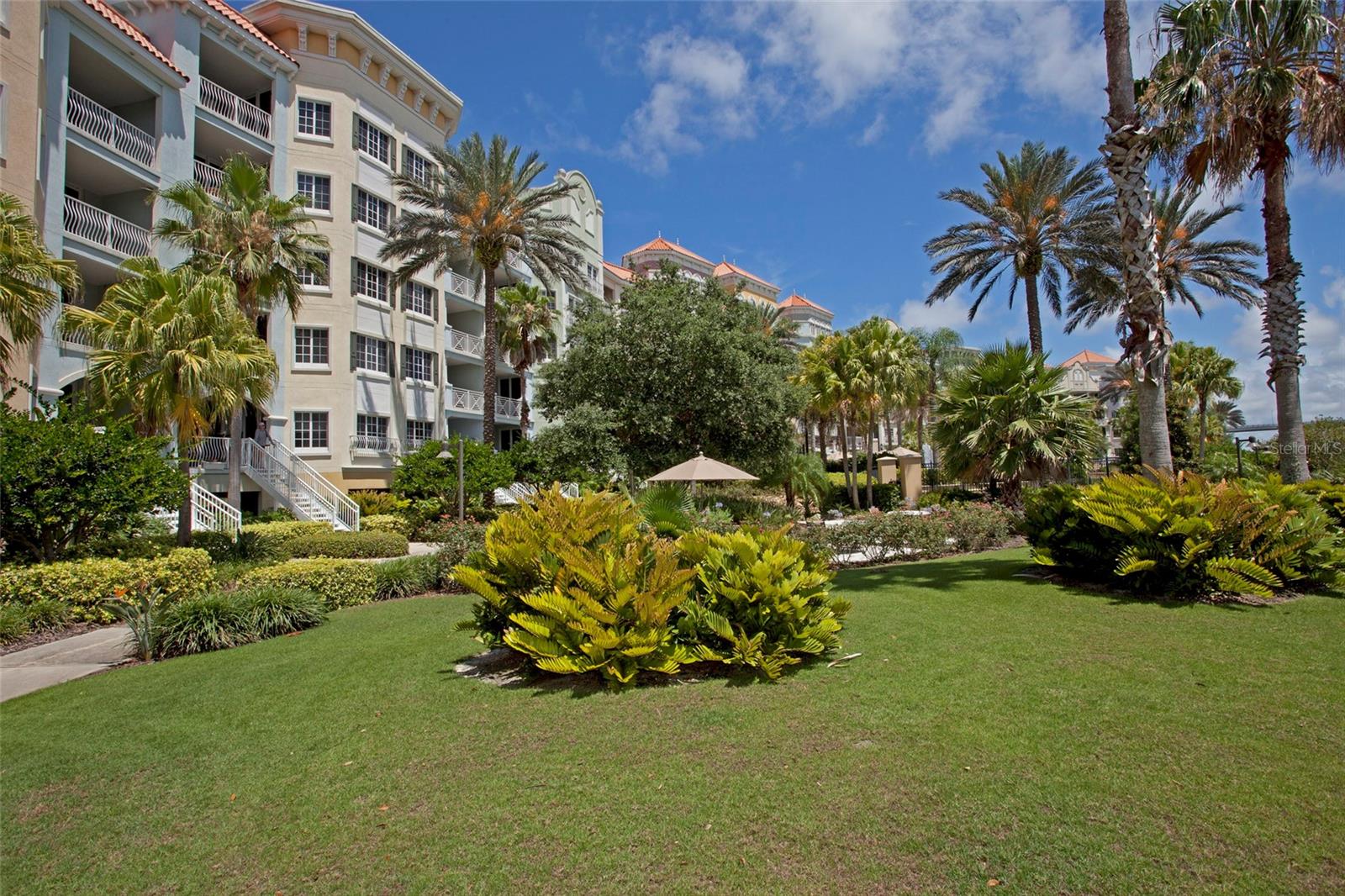 306 HARBOR VILLAGE PT N