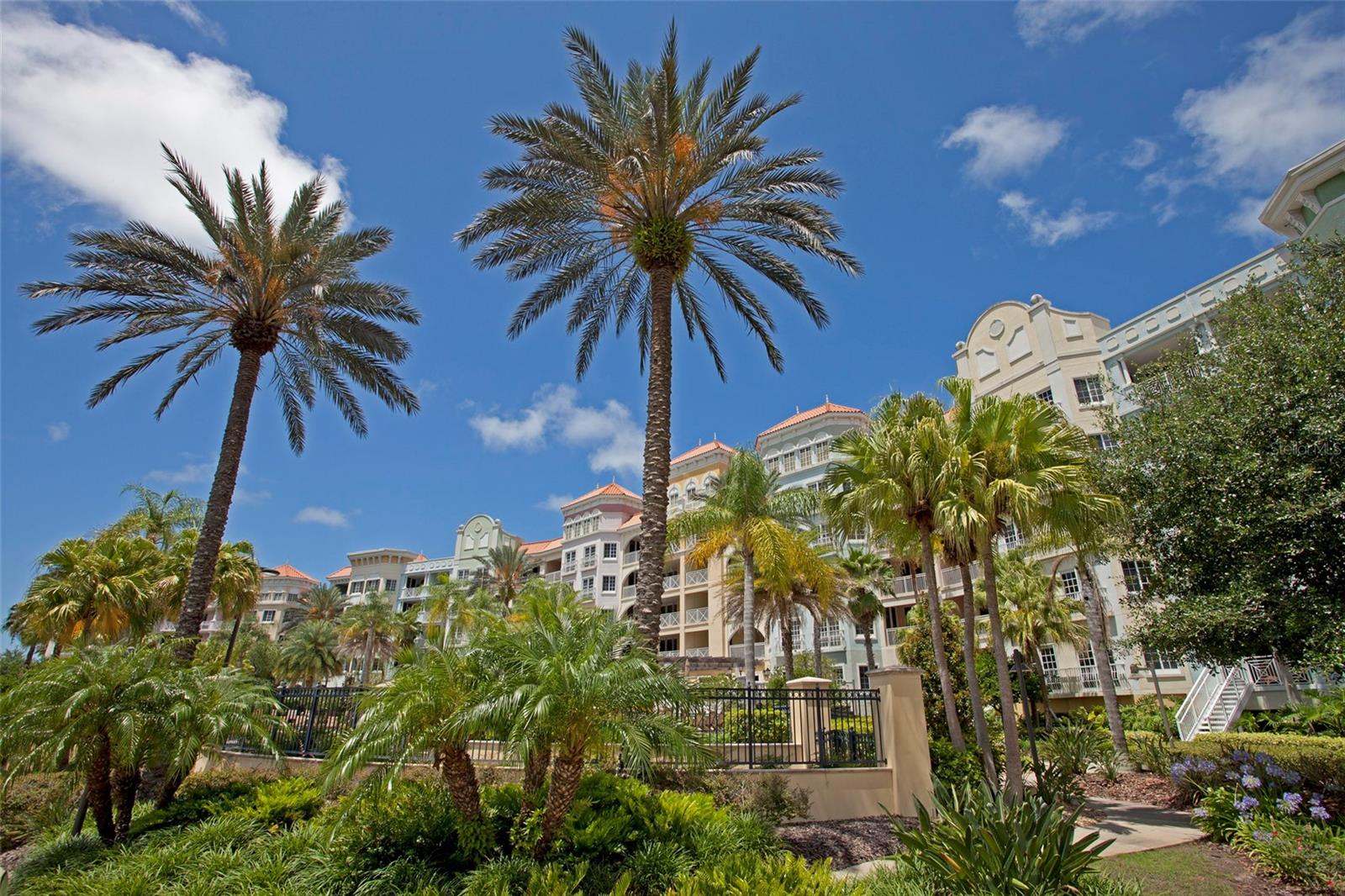 306 HARBOR VILLAGE PT N