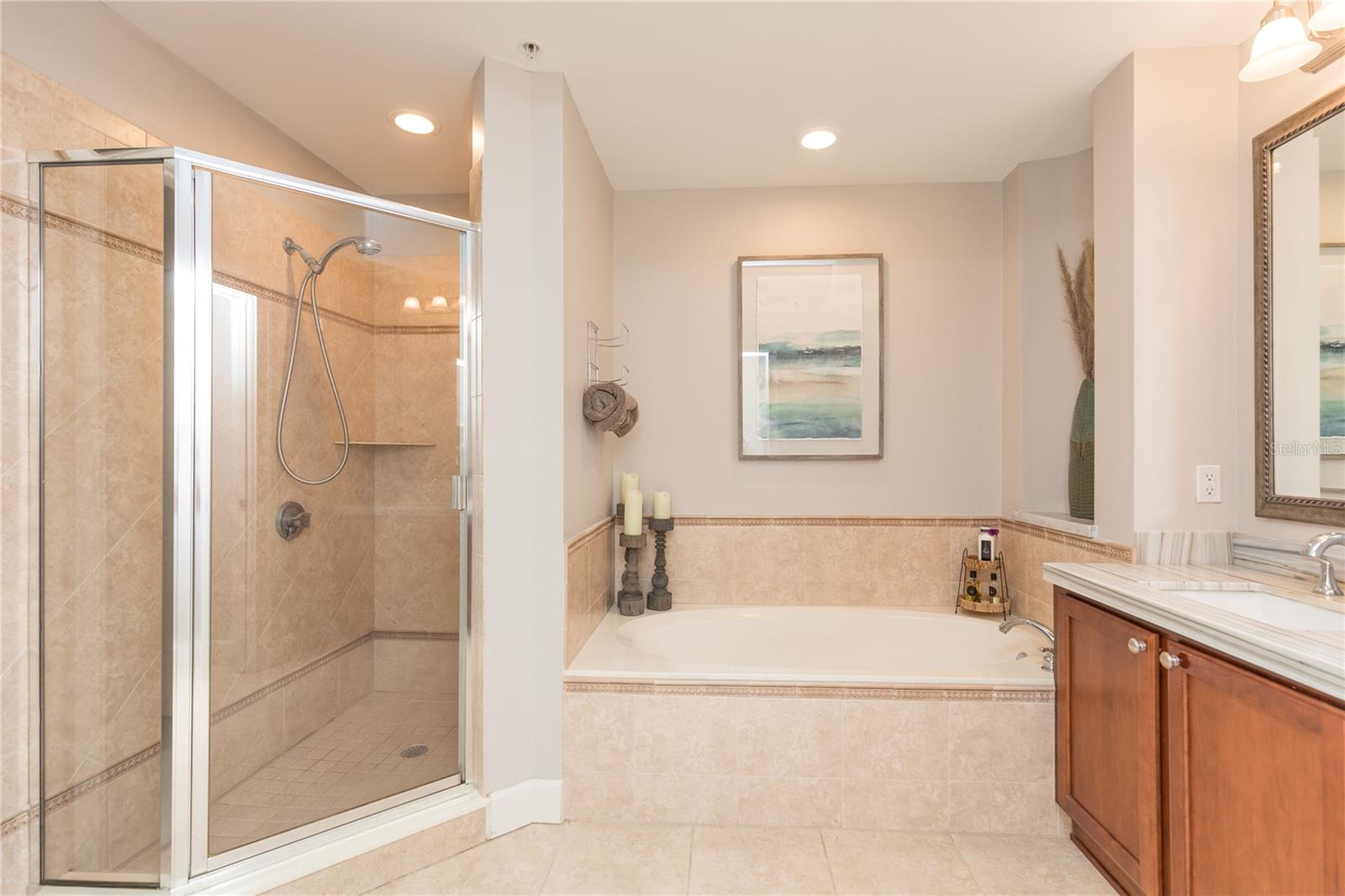 102 YACHT HARBOR DR #373