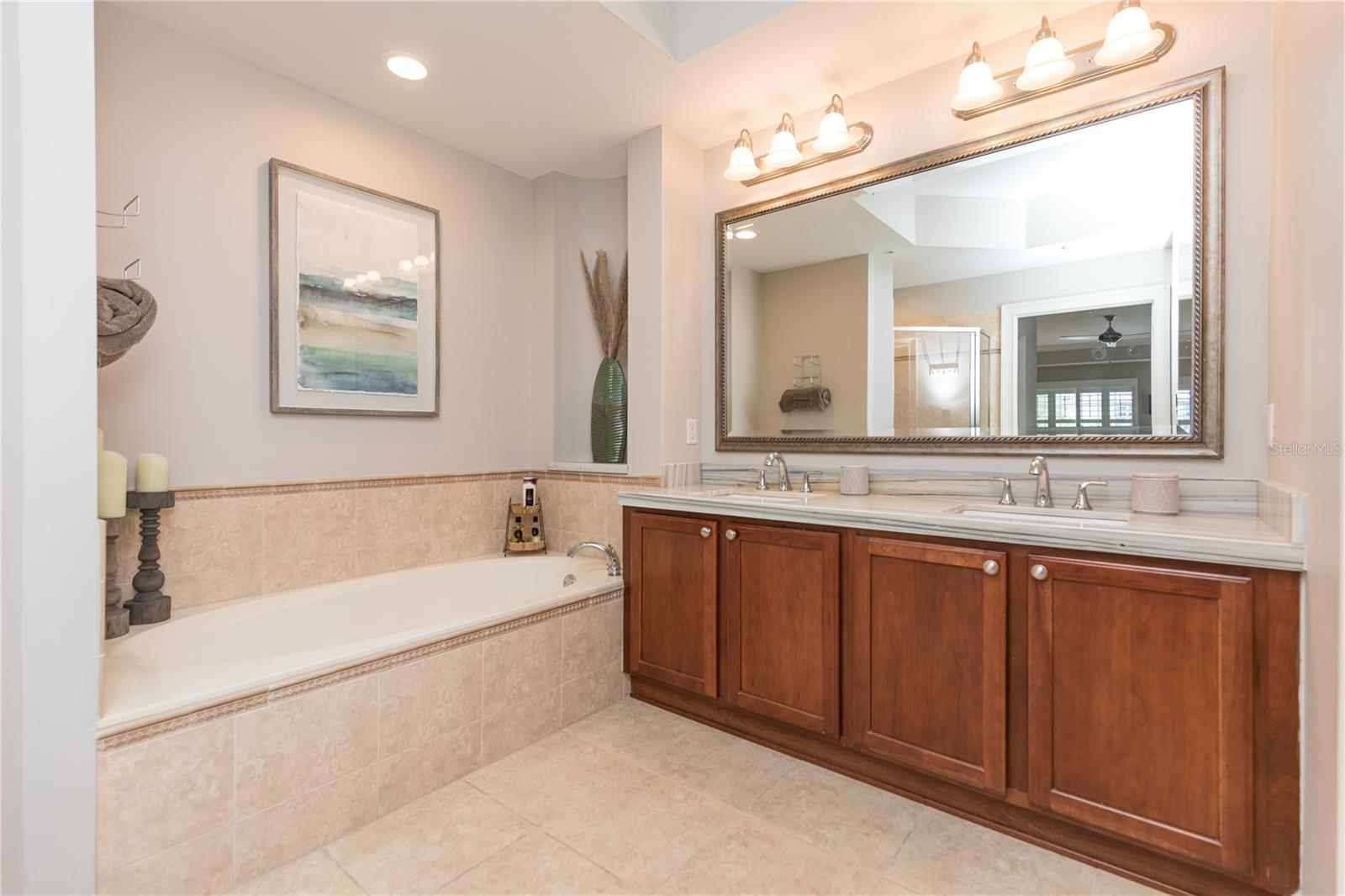 102 YACHT HARBOR DR #373