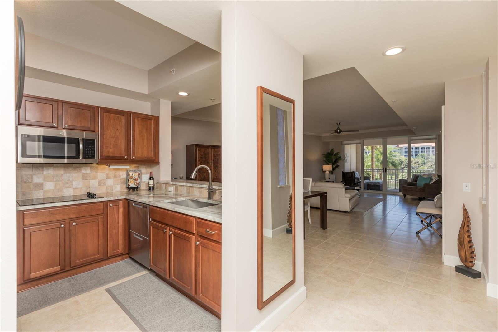 102 YACHT HARBOR DR #373