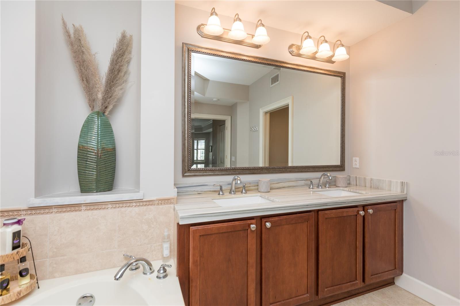 102 YACHT HARBOR DR #373