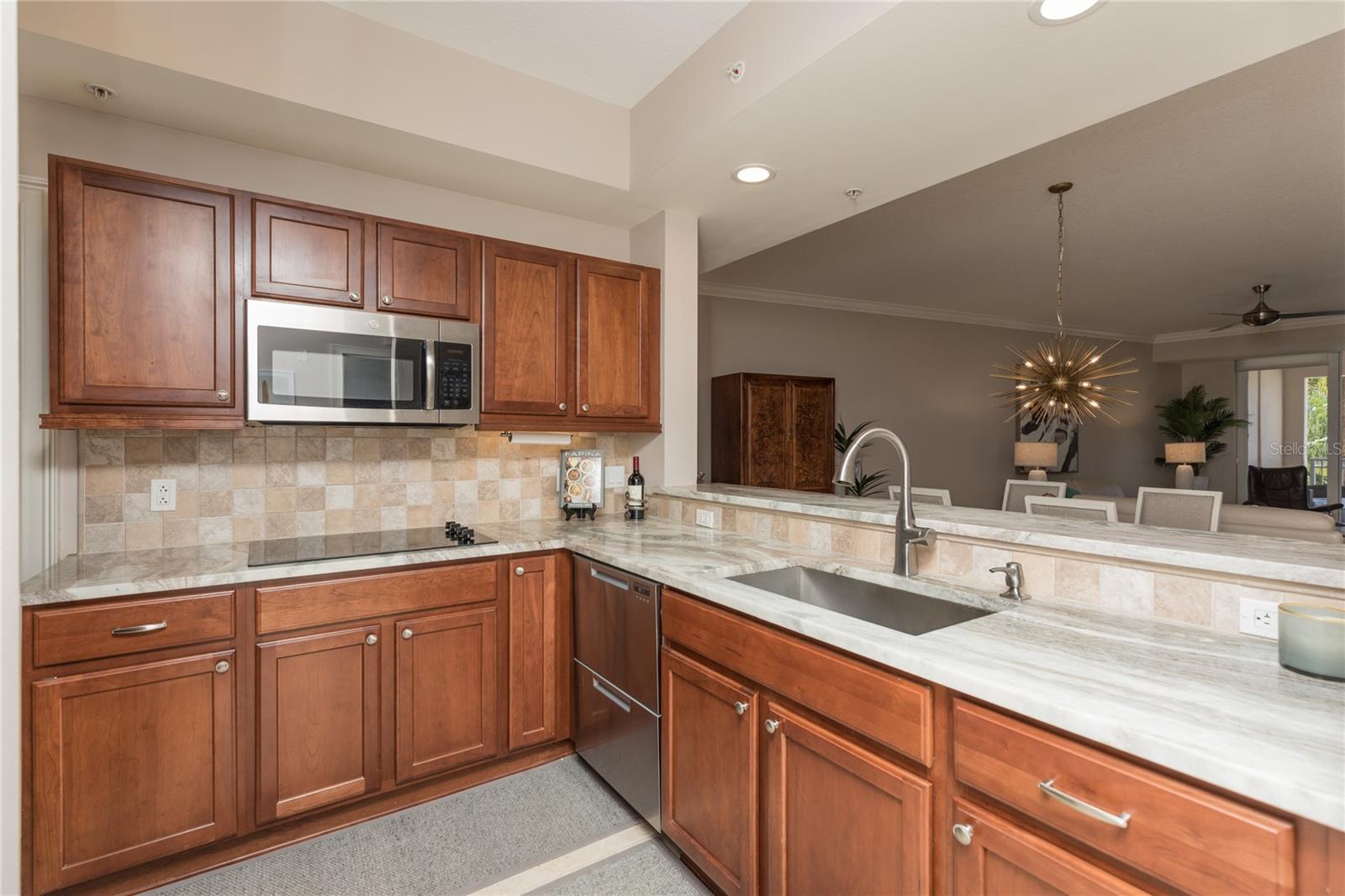 102 YACHT HARBOR DR #373