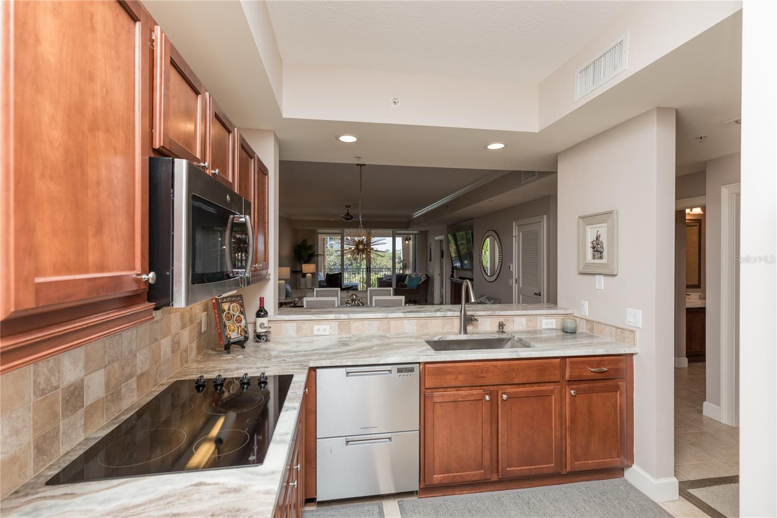 102 YACHT HARBOR DR #373