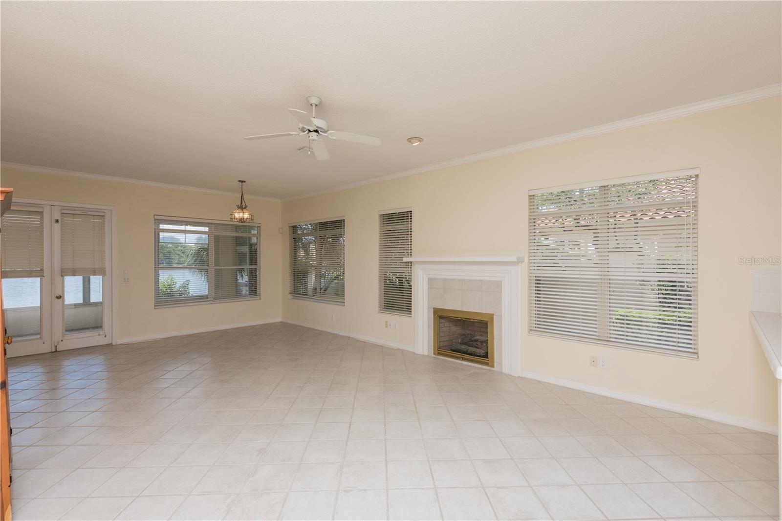 12 LAGUNA CT