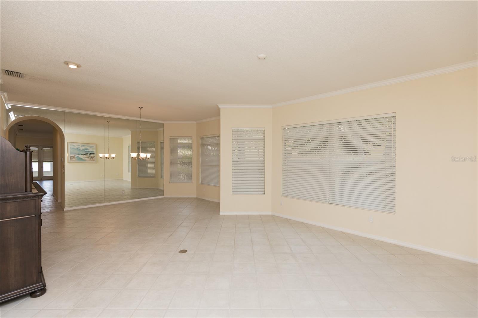 12 LAGUNA CT