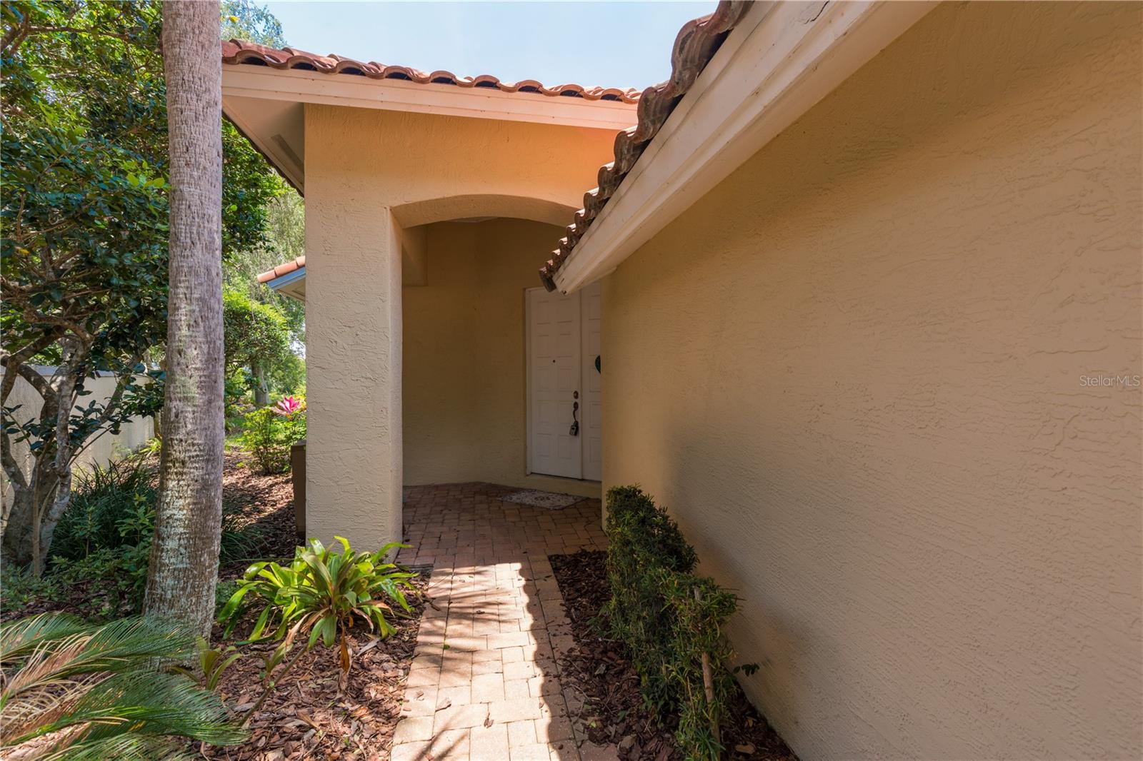 12 LAGUNA CT