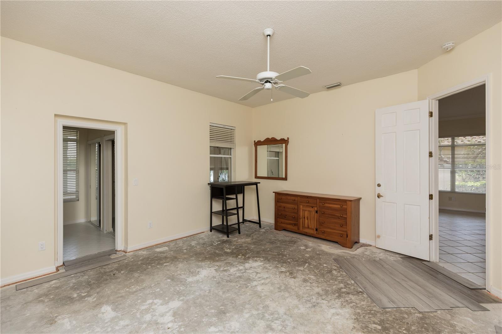 12 LAGUNA CT