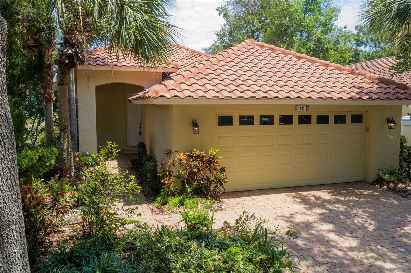 12 LAGUNA CT