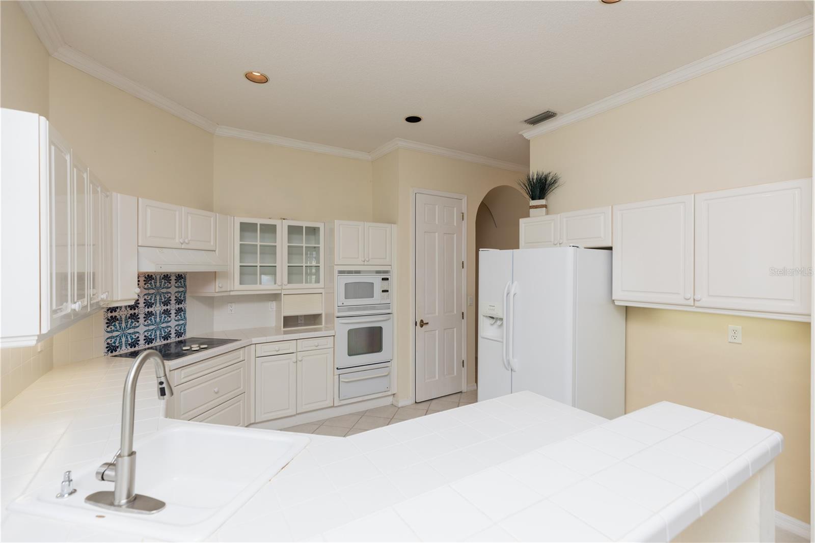 12 LAGUNA CT