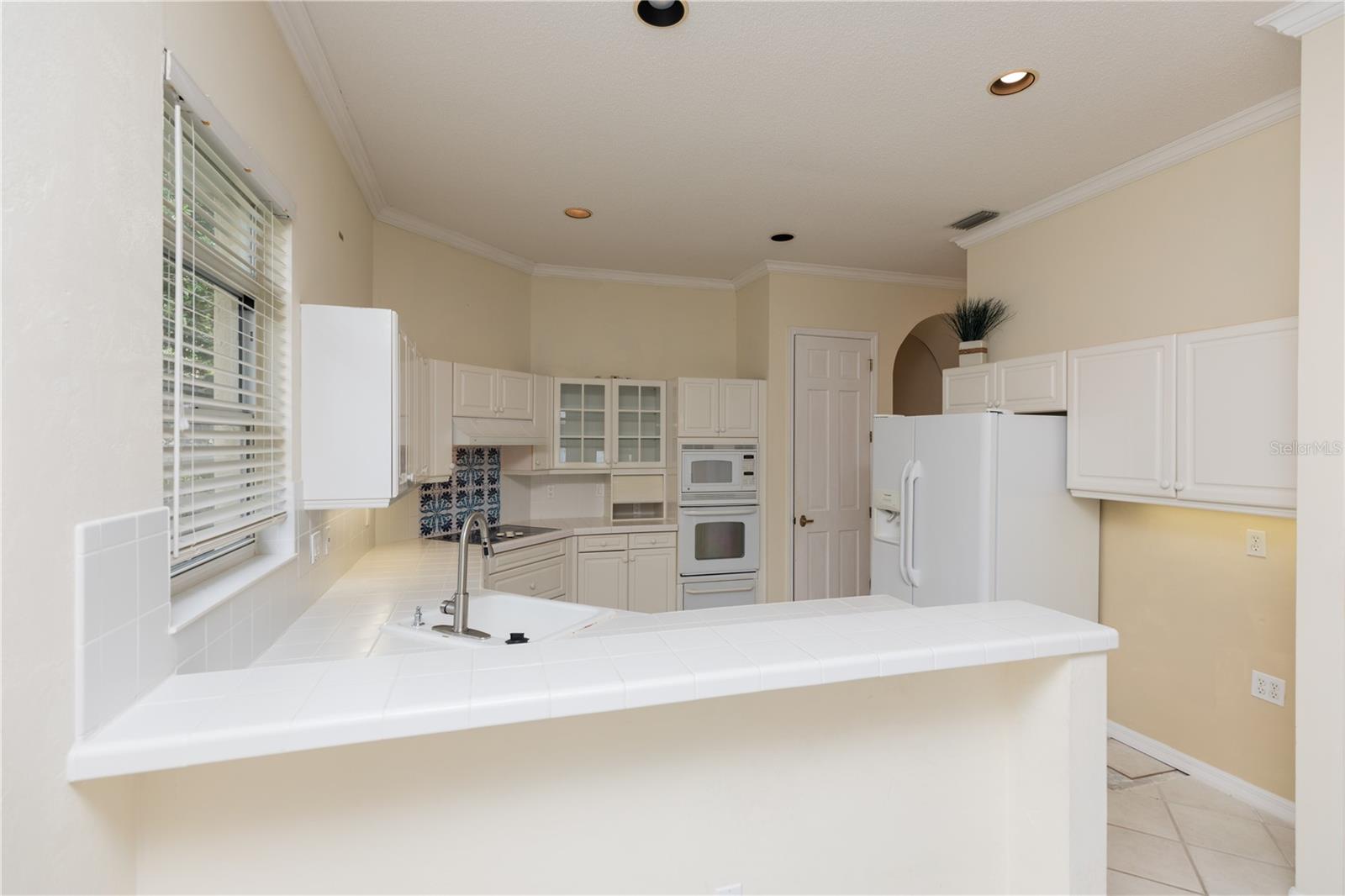12 LAGUNA CT
