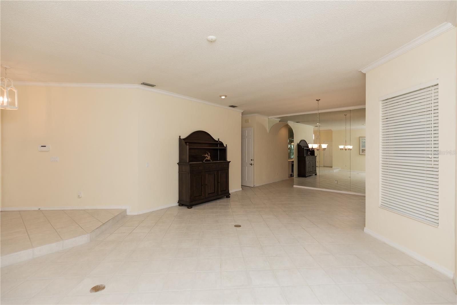 12 LAGUNA CT