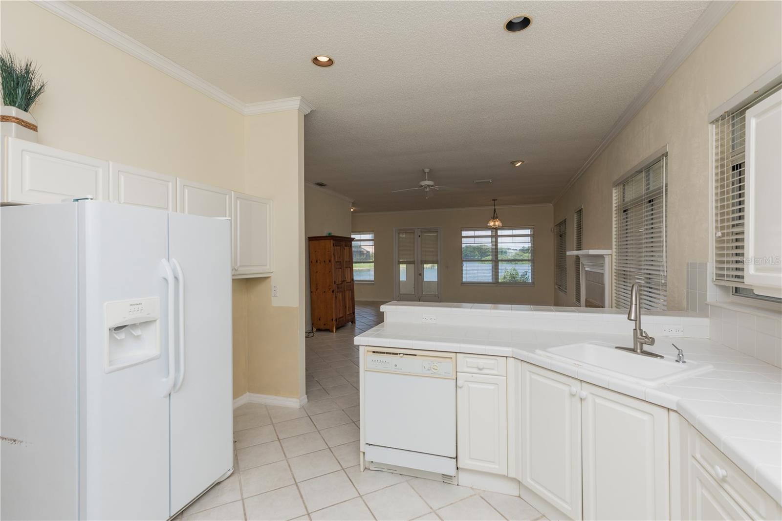 12 LAGUNA CT