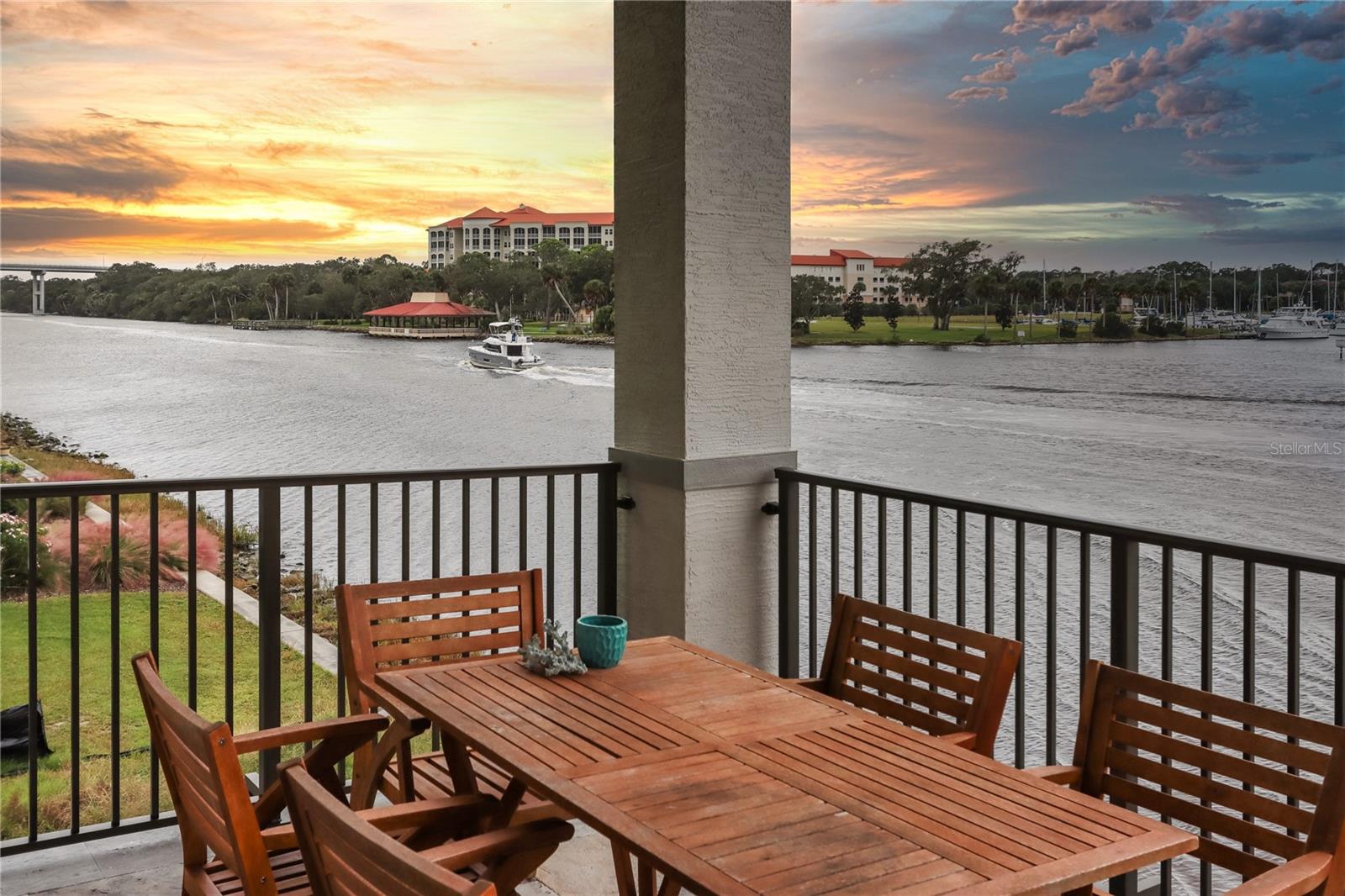 230 YACHT HARBOR DR