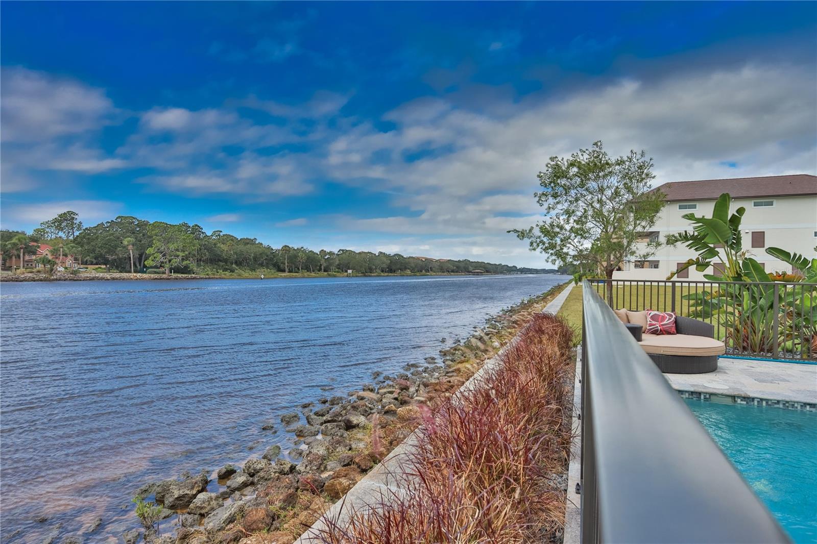 230 YACHT HARBOR DR