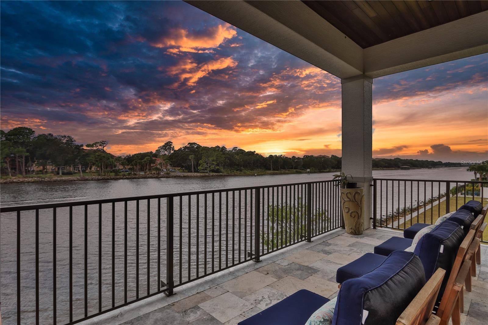 230 YACHT HARBOR DR
