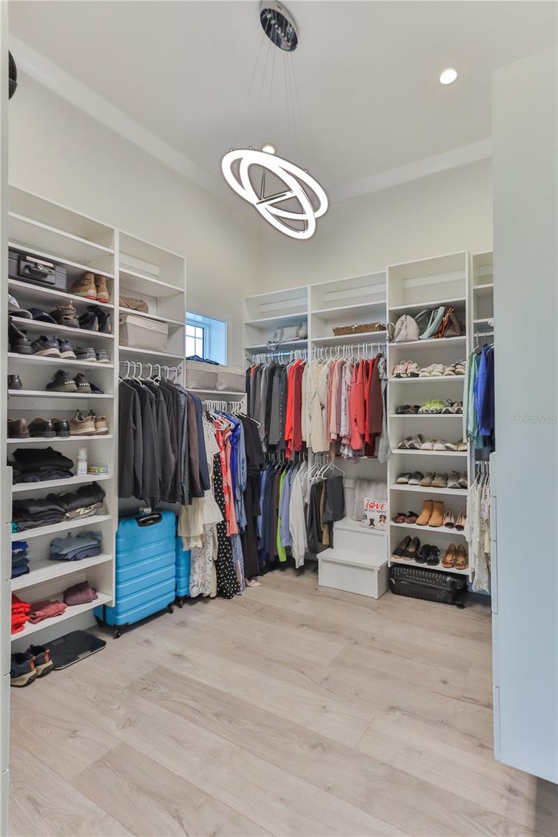 230 YACHT HARBOR DR