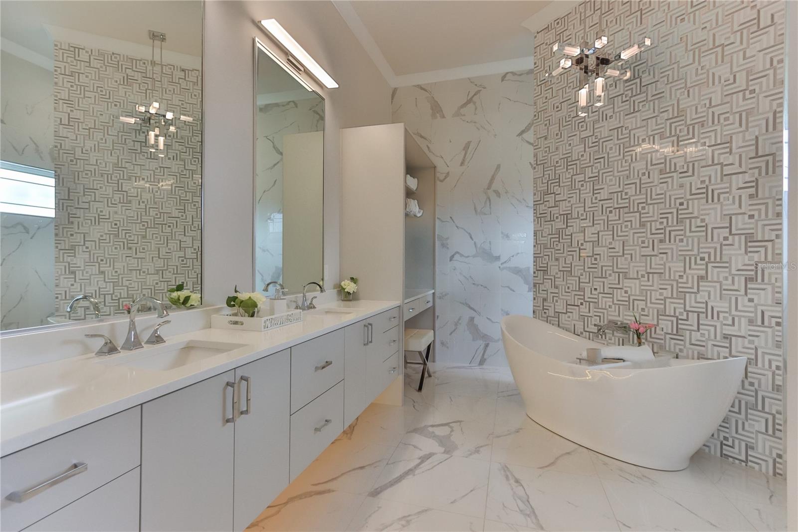 230 YACHT HARBOR DR