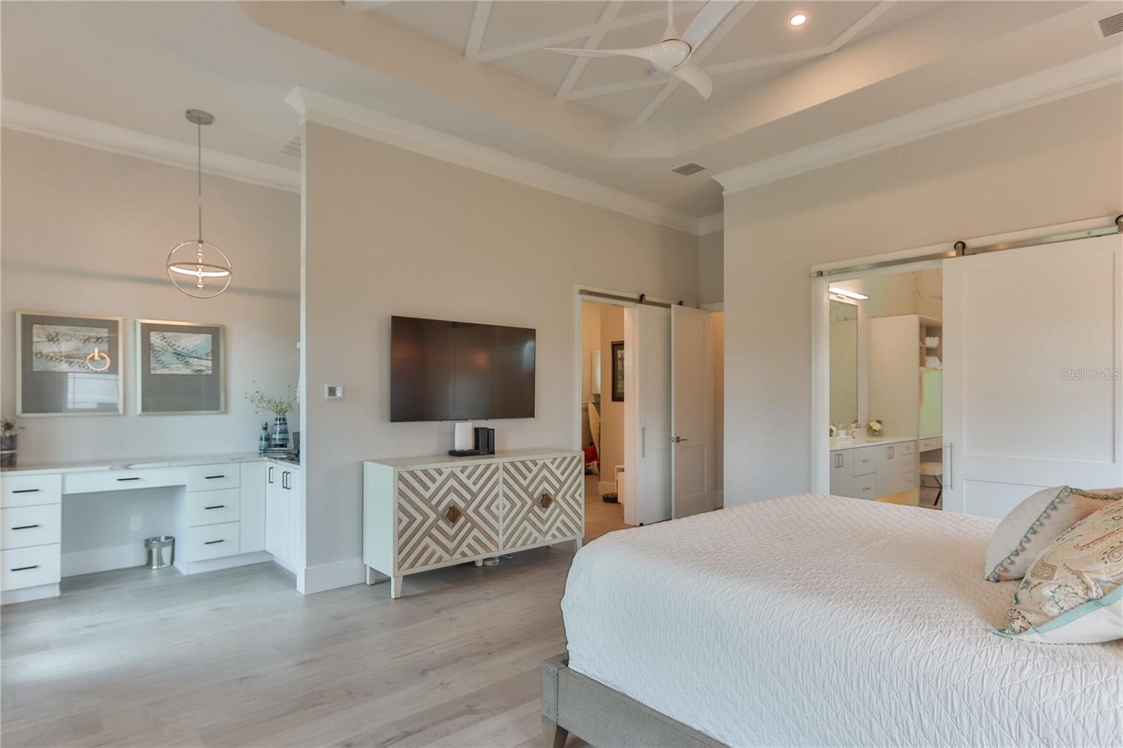 230 YACHT HARBOR DR