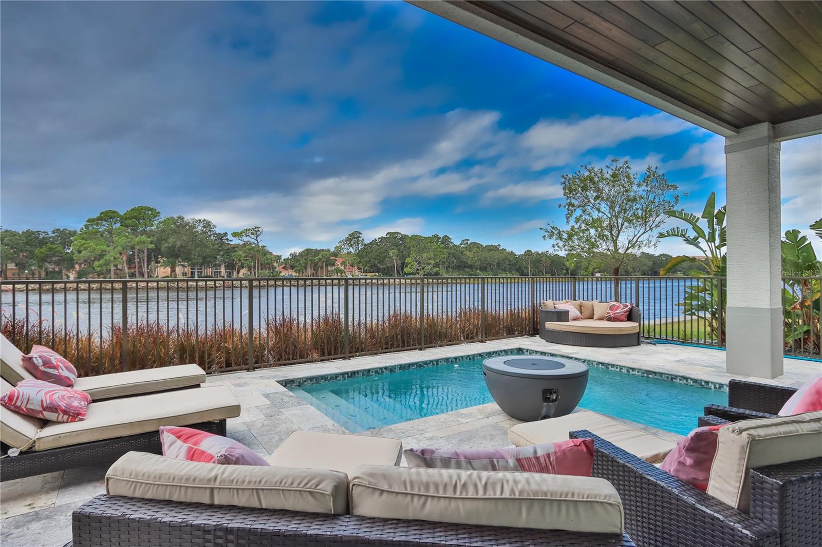 230 YACHT HARBOR DR