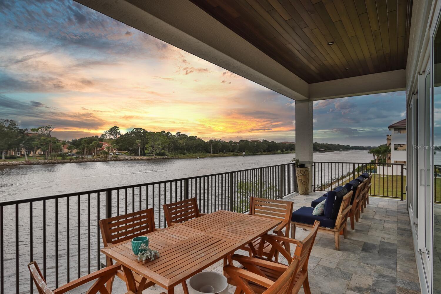 230 YACHT HARBOR DR