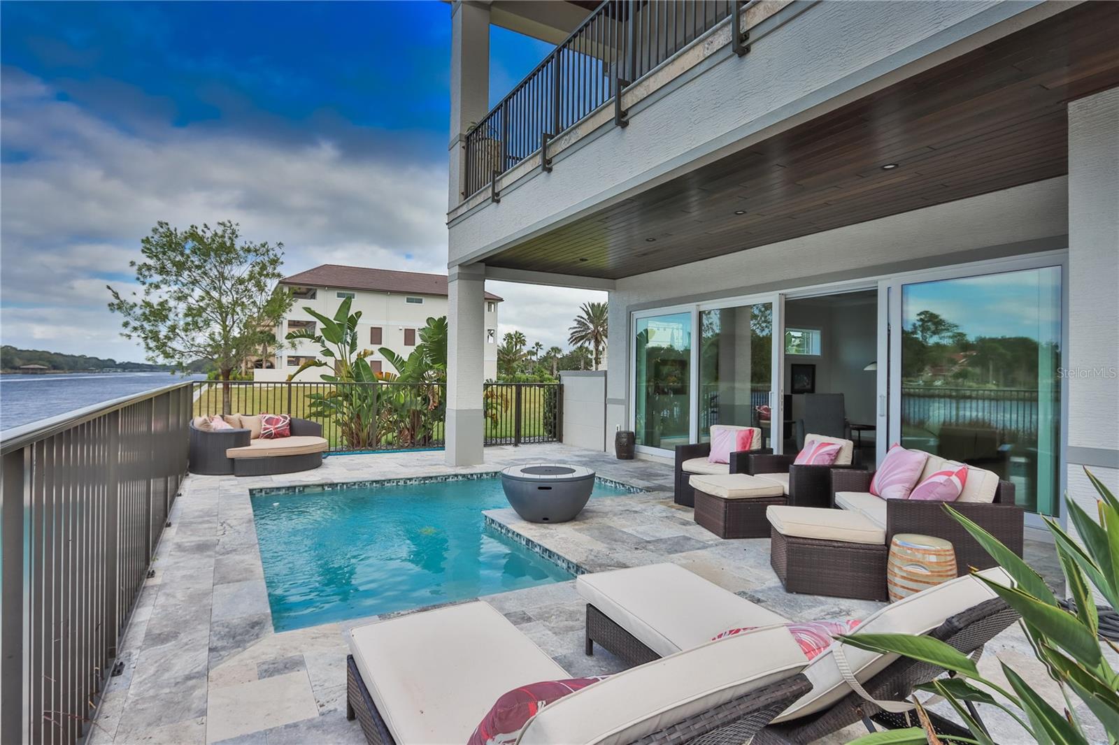 230 YACHT HARBOR DR
